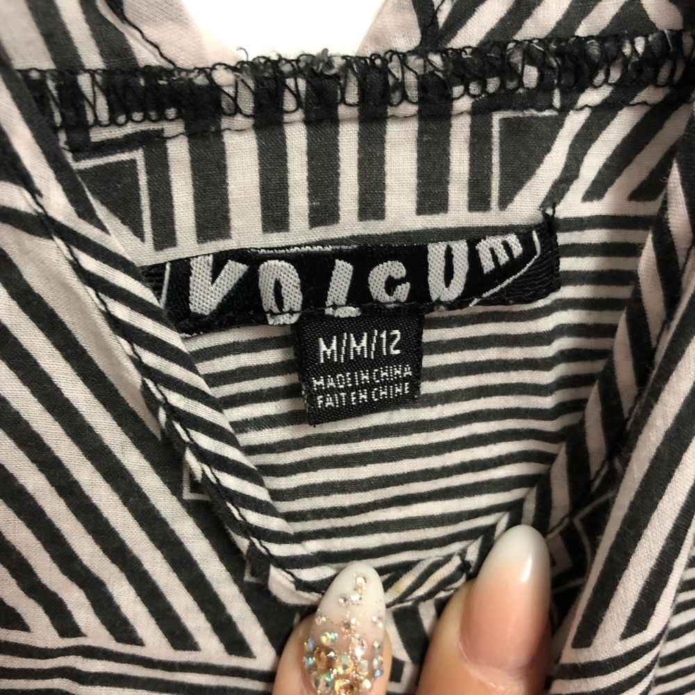 Volcom top - Picture 3 of 3